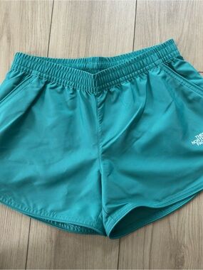 The North Face NWT Women’s  Adobe Creek Water Short Size Small
